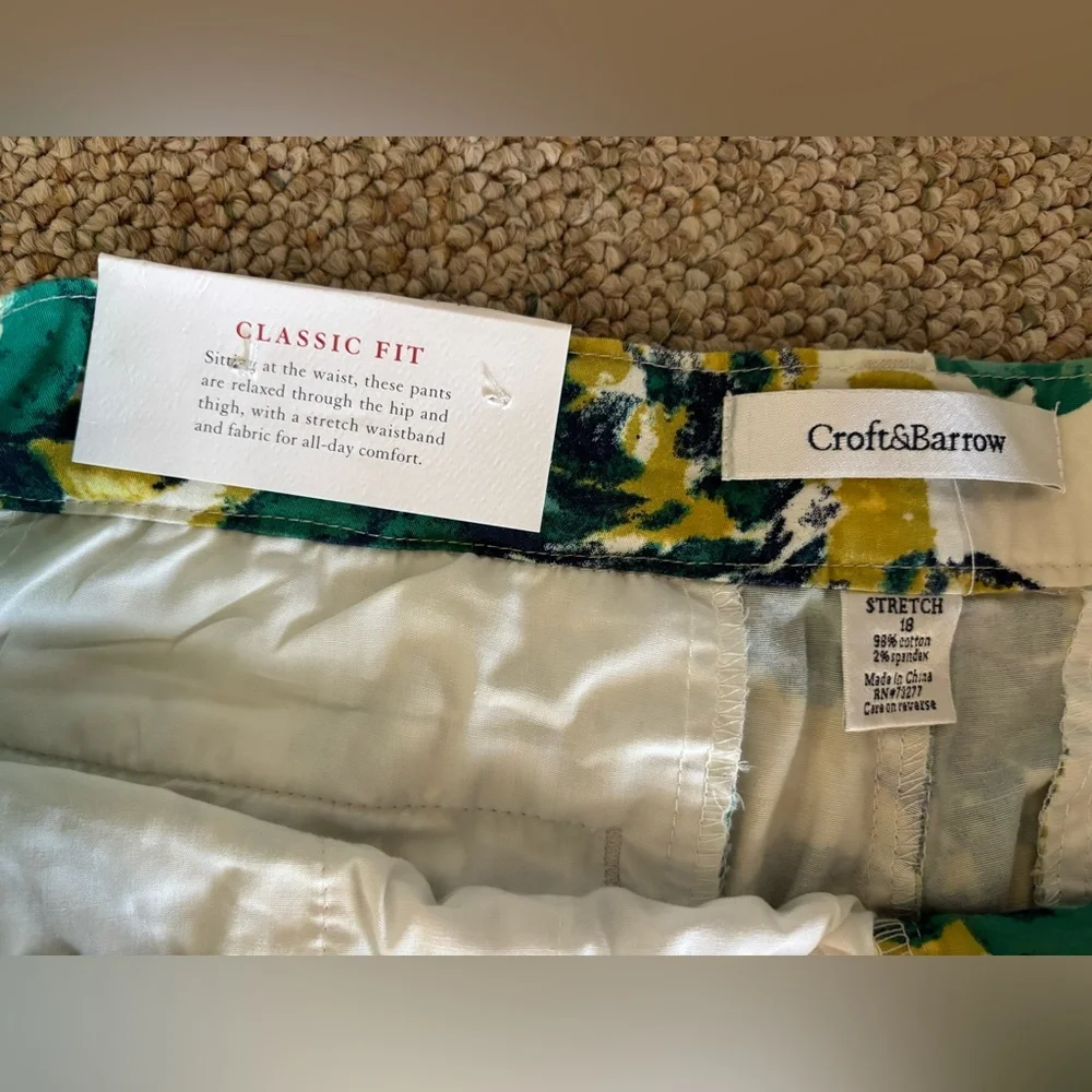 Croft $ Barrow yellow and green floral stretch capris size 18